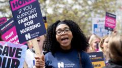 nurses-to-‘overwhelmingly’-reject-pay-deal-as-strike-vote-looms