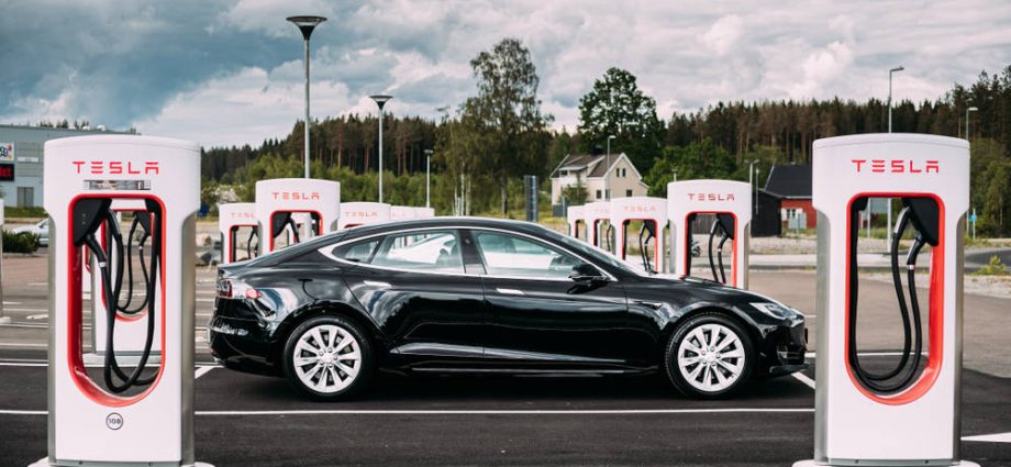 elon-outs-$16.5b-samsung-chip-deal-tesla-asked-to-keep-secret