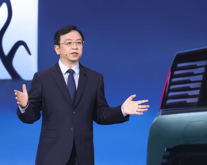 BYD’s president Wang Chuanfu visits Xiaomi EV factory