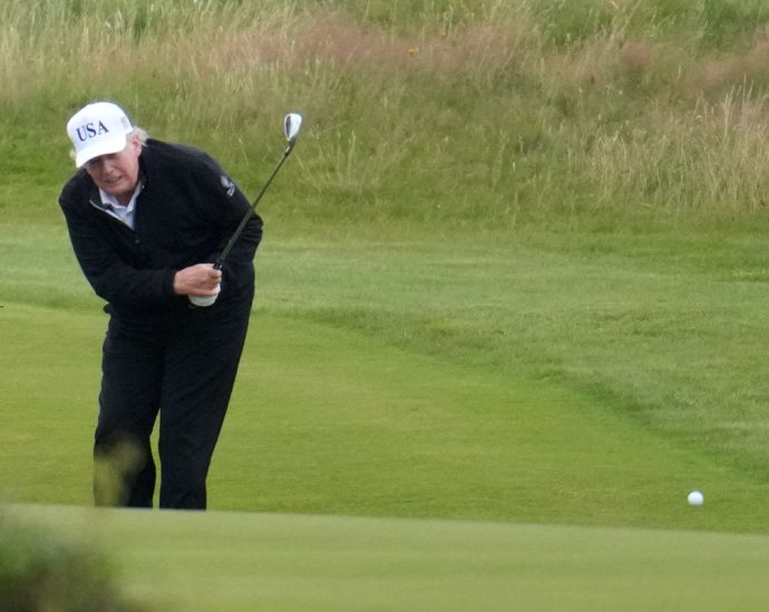 the-traitor-caught-cheating-at-golf-in-embarrassing-video