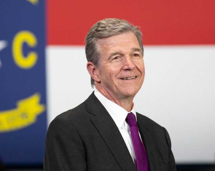 democrat-roy-cooper-running-for-senate-in-nc;-gop-majority-threatened