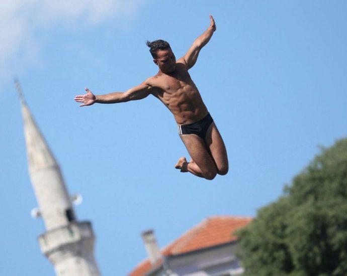 old-bridge-in-mostar-hosts-459th-annual-jump