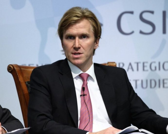 man-wants-to-counter-china-by-letting-russia-dismember-ukraine,-forgets-they’re-allies