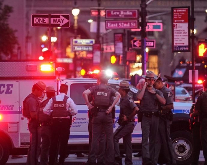 las-vegas-resident-id’d-as-suspect-in-manhattan-office-building-mass-shooting
