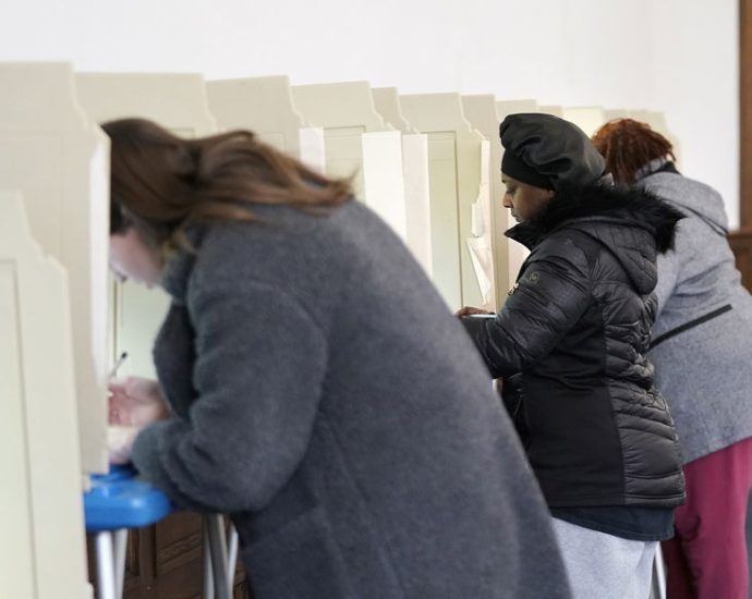 how-to-infiltrate-your-local-democratic-headquarters