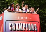 alex-scott-apologises-after-chloe-kelly-drops-f-bomb-live-on-air-at-england-victory-parade