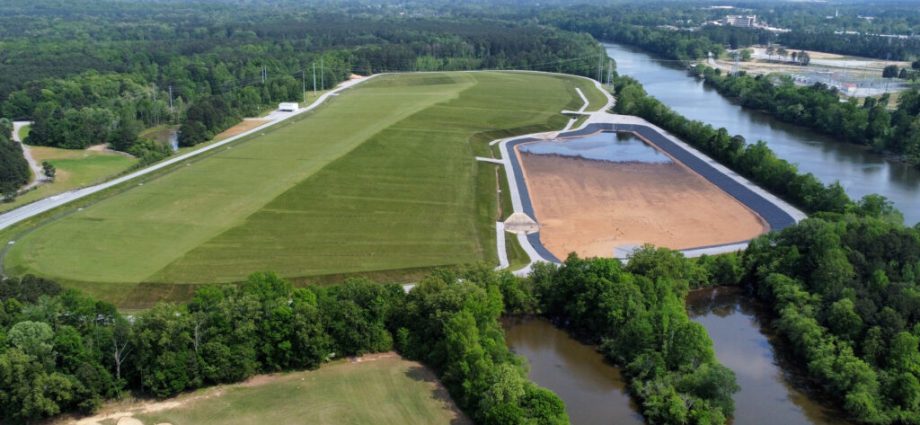 capped-alabama-coal-ash-pond-still-polluting-groundwater-7-years-after-closure,-lawsuit-claims