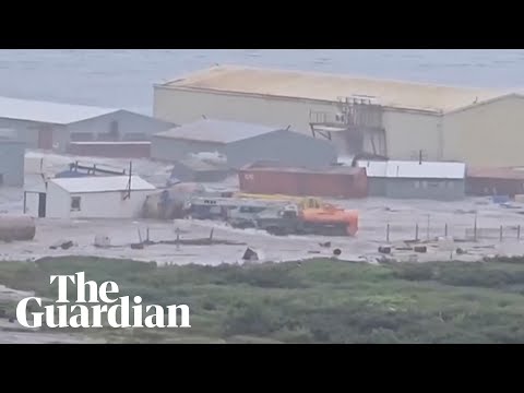 footage-shows-tsunami-hit-coastal-russian-town-after-kamchatka-quake