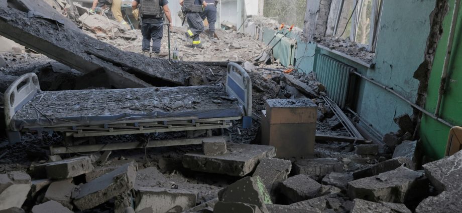 ‘they-chase-ambulances:’-russia’s-‘record’-attacks-on-ukraine’s-healthcare