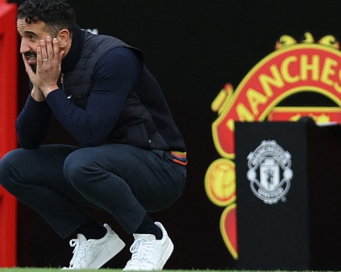 man-utd’s-shaw-backs-amorim’s-challenge-of-‘toxic’-dressing-room