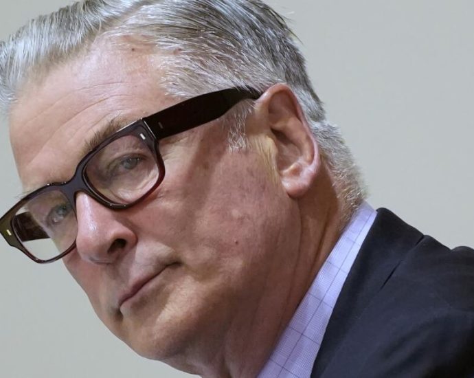 alec-baldwin’s-lawsuit-against-new-mexico-officials-dismissed