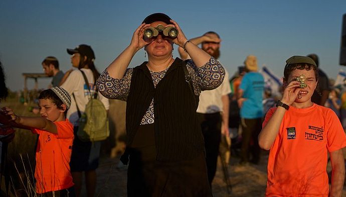 crowds-risk-death-for-food-in-gaza-as-famine-warnings-intensify