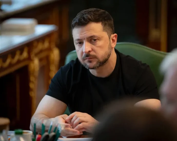 zelenskyy-and-poland’s-president-elect-hold-first-call,-plan-mutual-visits
