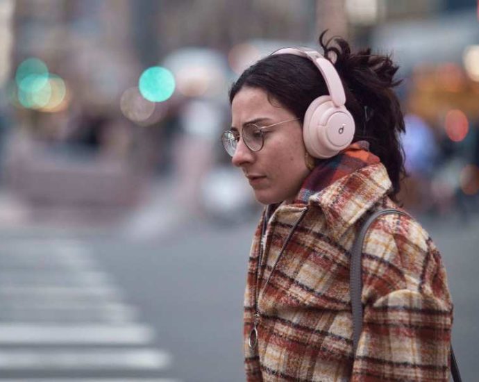 one-tech-tip:-can-you-tell-if-that-song-ai-generated?-here-are-some-things-to-check