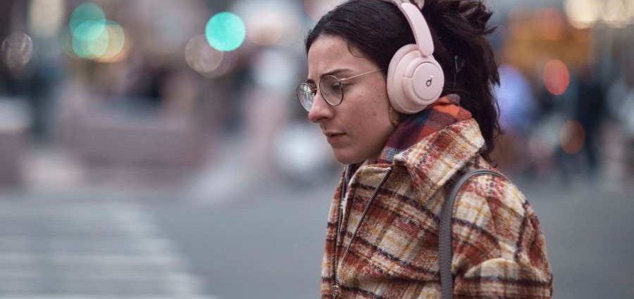 one-tech-tip:-can-you-tell-if-that-song-ai-generated?-here-are-some-things-to-check