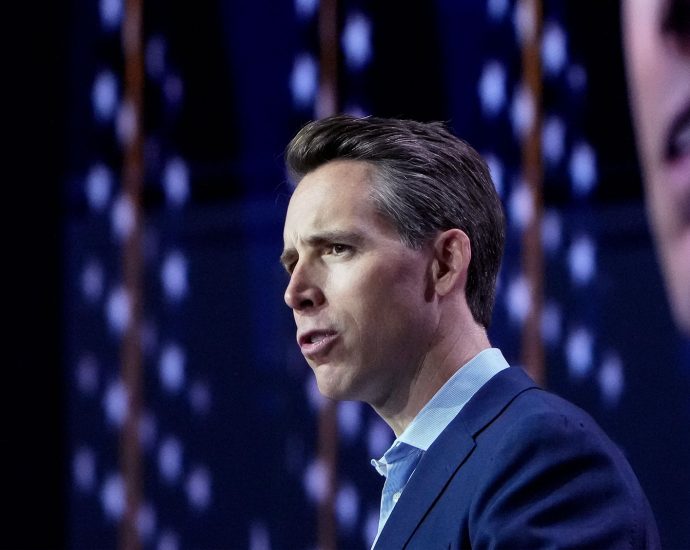 hawley-responds-to-the-traitor-calling-him-“second-tier”-senator