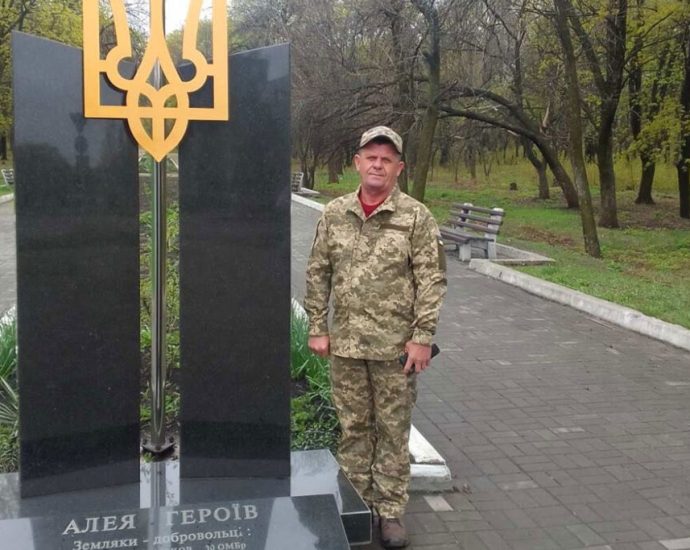 wounded,-cut-off-and-alone:-ukrainian-grenadier-spends-three-days-in-russian-positions-and-brings-back-a-captive