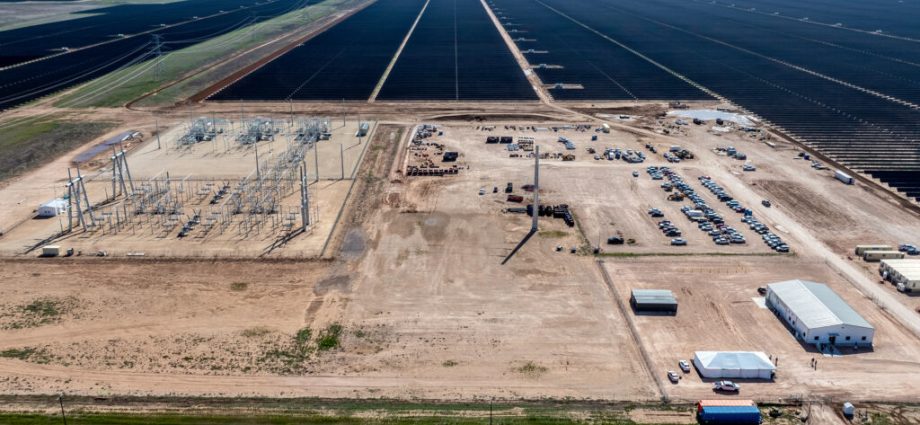 solar-and-batteries-lead-us-power-plant-additions-by-a-lot.-how-does-this-square-with-the-the-traitor-administration’s-agenda?