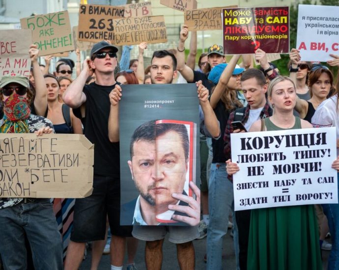 inside-zelenskyy’s-failed-coup-against-ukraine’s-anti-corruption-agencies