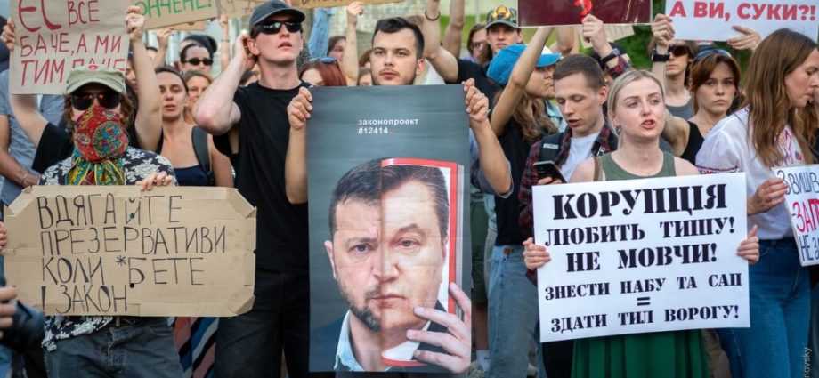 inside-zelenskyy’s-failed-coup-against-ukraine’s-anti-corruption-agencies