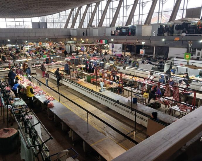 kyiv’s-historic-zhytnii-market-gets-heritage-protection-as-city-plans-sale-in-2025