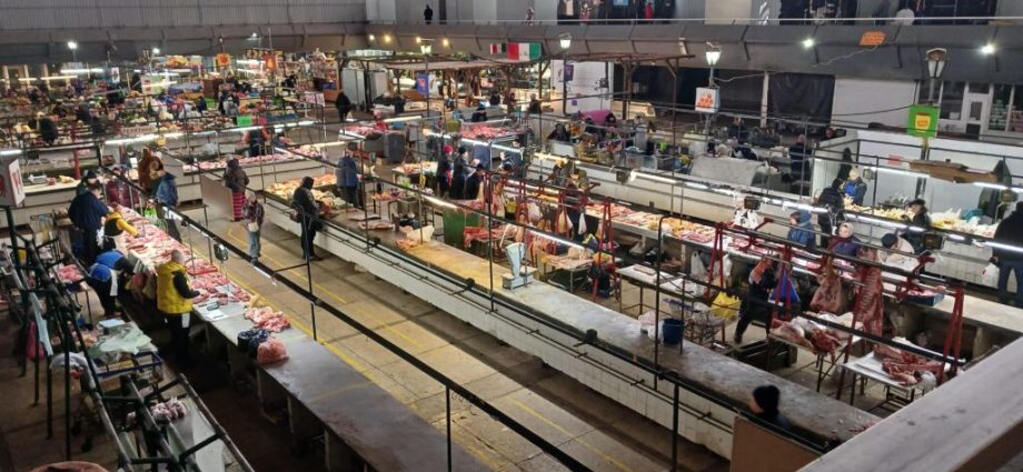 kyiv’s-historic-zhytnii-market-gets-heritage-protection-as-city-plans-sale-in-2025