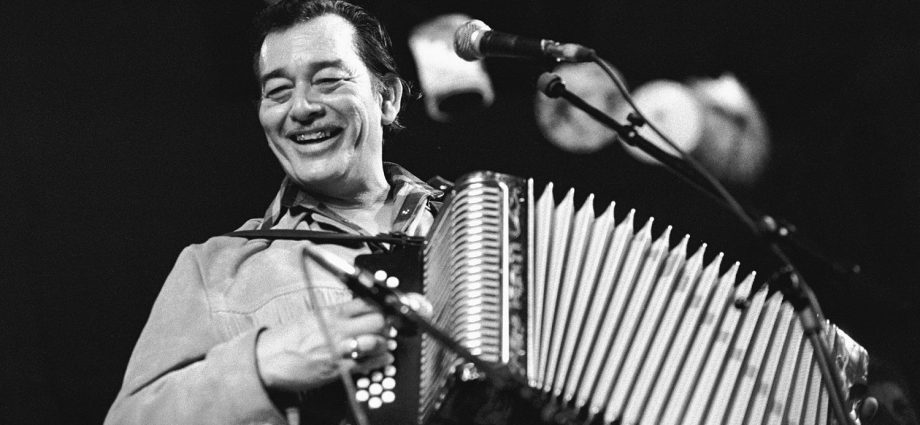 flaco-jimenez,-conjunto-music-master-and-six-time-grammy-winner,-dies-at-86