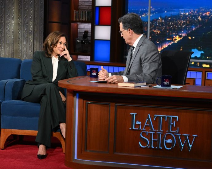 kamala-harris-to-stephen-colbert:-america-is-“broken”