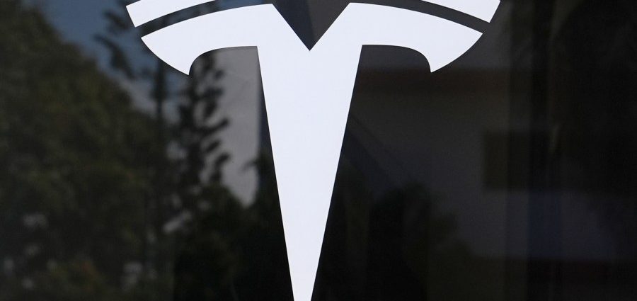 jury-orders-tesla-to-pay-more-than-$240-million-in-autopilot-crash-case