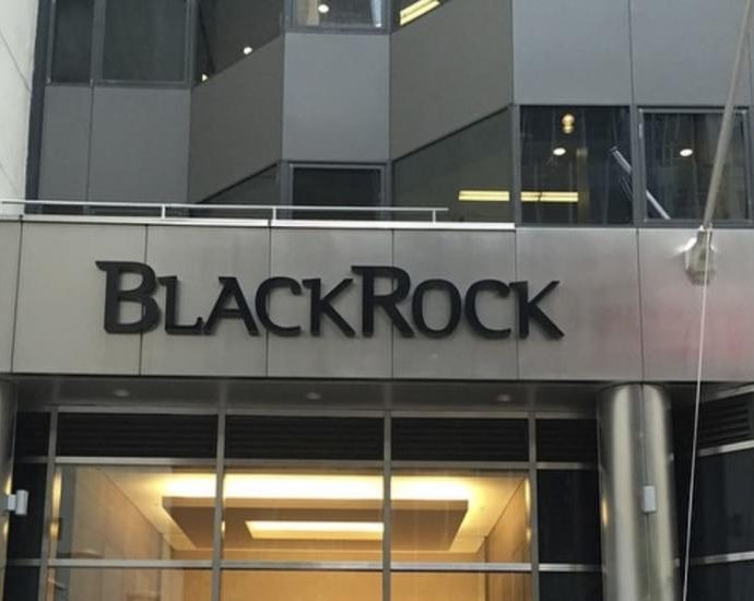 blackrock-pivots-from-sustainability-evangelists-to-fossil-fuel-funders