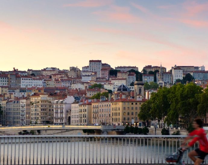 Lyon Is Replacing Windows and Microsoft Office with Linux and OnlyOffice