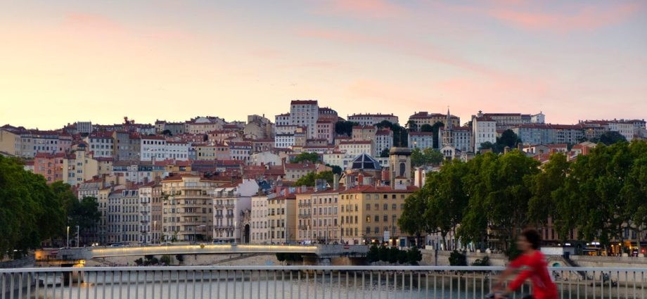 Lyon Is Replacing Windows and Microsoft Office with Linux and OnlyOffice
