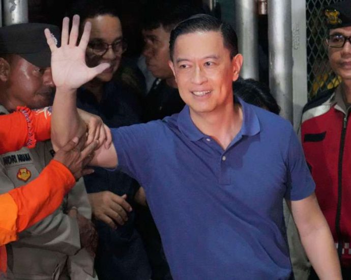 indonesian-president-frees-hundreds-of-prisoners-as-part-of-unity-plan