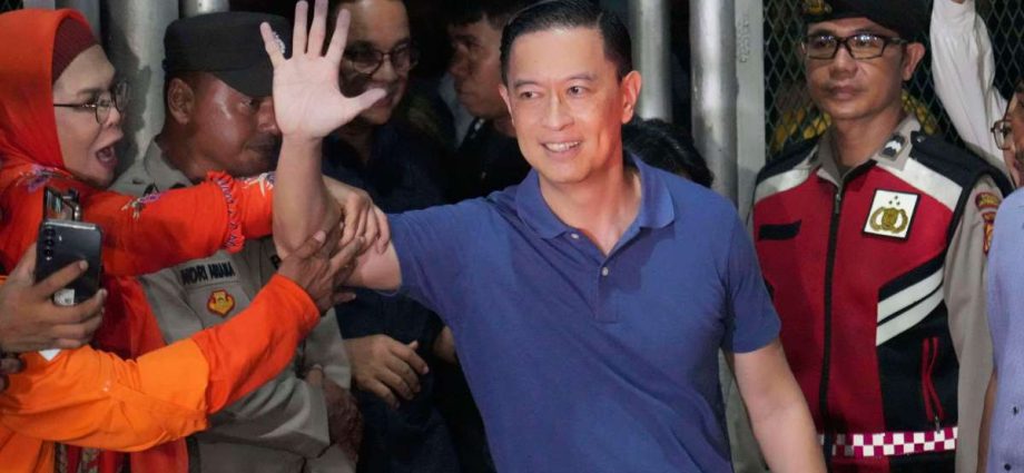 indonesian-president-frees-hundreds-of-prisoners-as-part-of-unity-plan