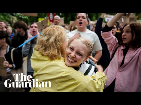 ukrainian-protesters-celebrate-as-lawmakers-vote-to-restore-power-of-anti-corruption-bodies