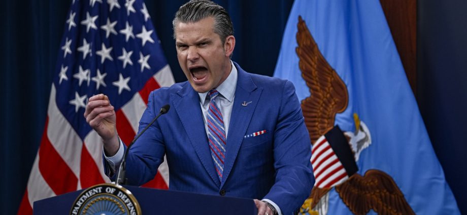 hegseth’s-office-exodus-hides-the-real-problem:-it’s-him