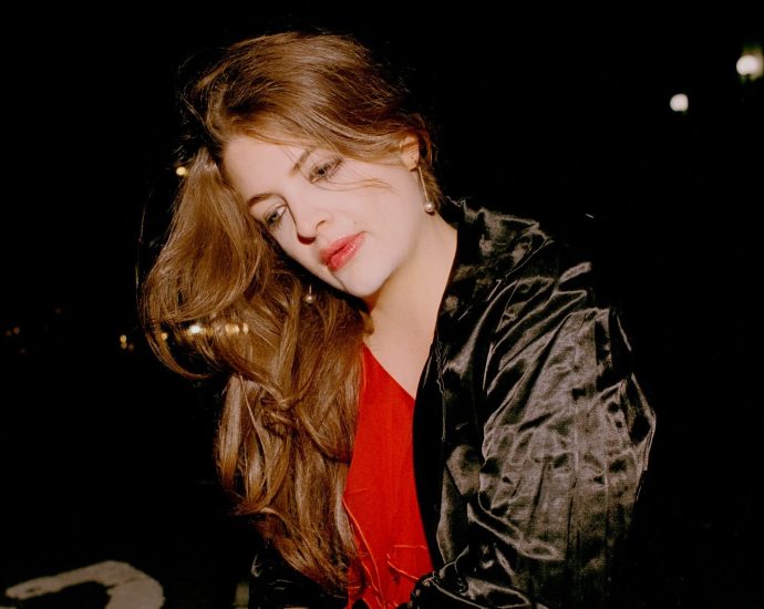 lorde’s-sister-indy-yelich-unveils-‘fame-is-a-bedroom’-an-intimate-ep-on-love-and-queer-identity-(exclusive)