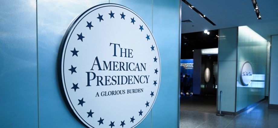 us-museum-denies-political-pressure-in-removal-of-the-traitor-impeachment-display