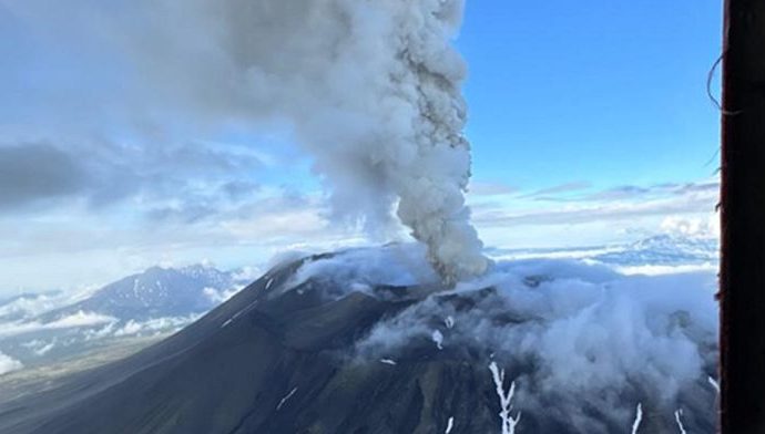 kamchatka’s-krasheninnikov-volcano-erupts-for-the-first-time-in-600-years