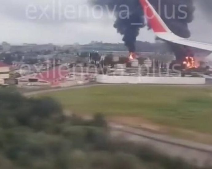 oil-sanctions-that-work:-ukrainian-drones-set-another-russian-oil-depot-ablaze-(video)