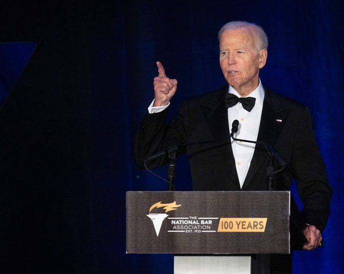 biden-warns-of-“dark-days”-under-the-traitor-in-chicago-speech