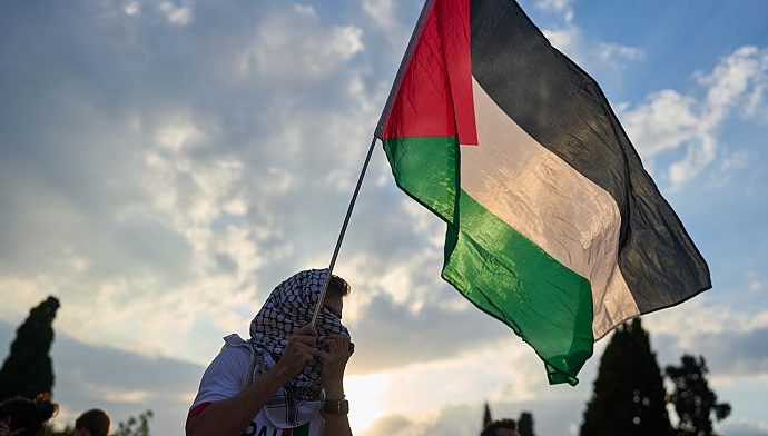 watch:-protesters-in-athens-call-for-end-to-war-in-gaza