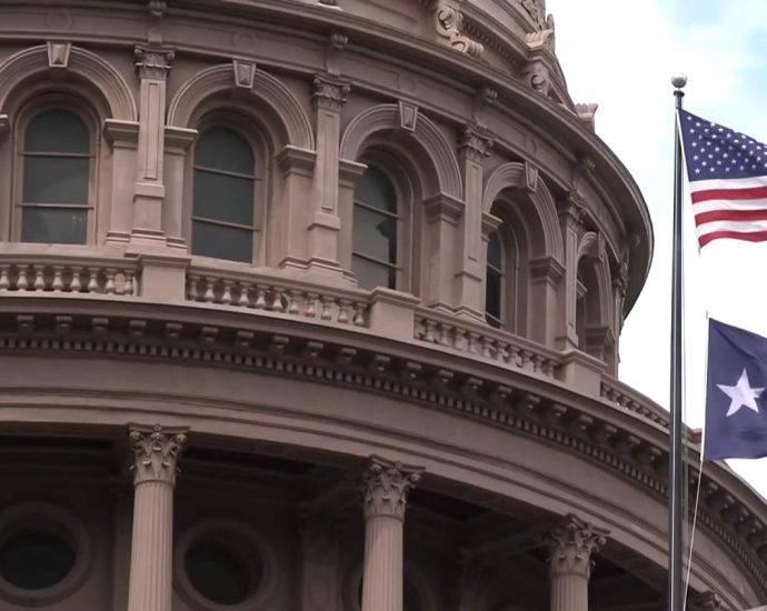 texas-democrats-leave-state-to-fight-republican-redistricting-effort