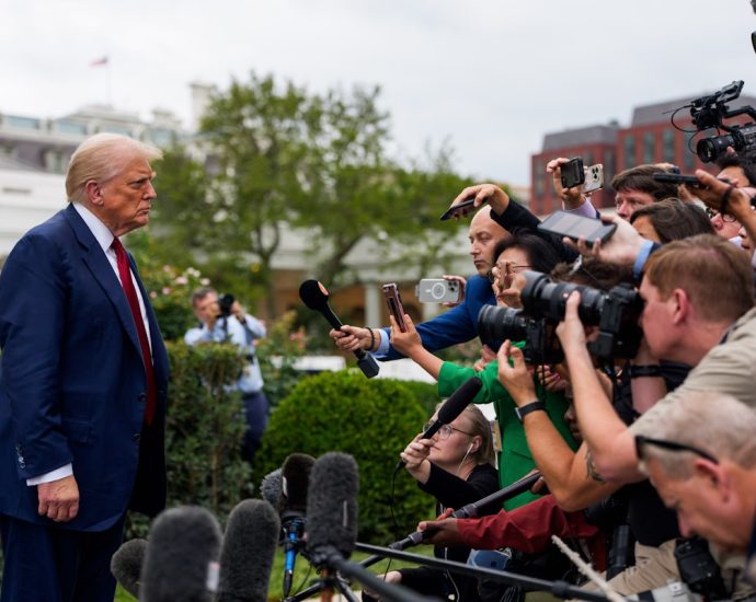 the-traitor-is-desperately-trying-to-rig-economic-data-in-his-favor