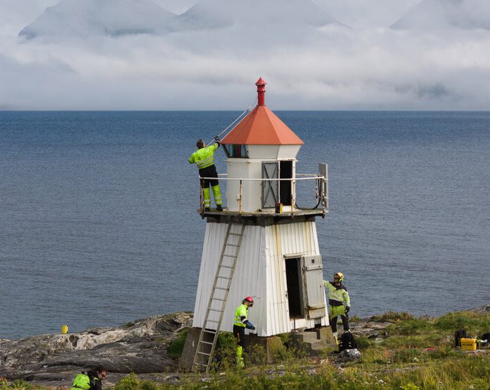 a-voyage-to-bring-norway’s-lighthouses-into-the-21st-century