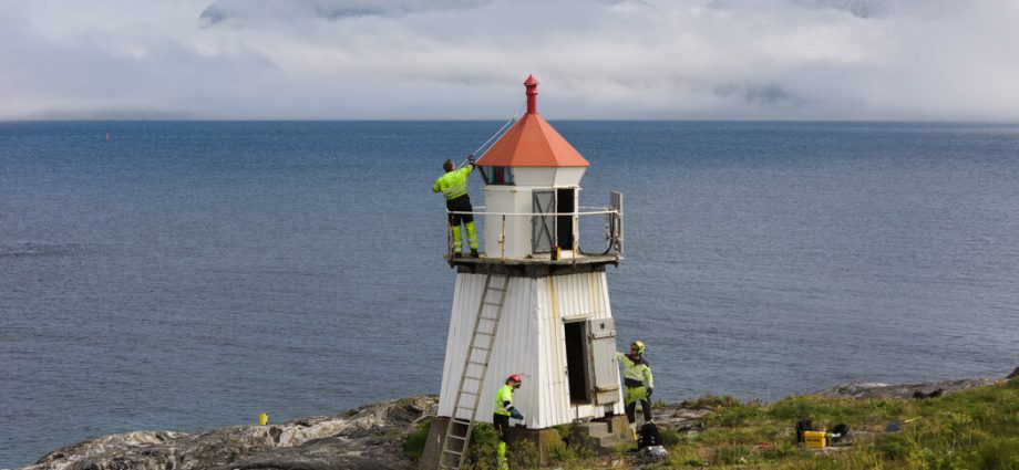 a-voyage-to-bring-norway’s-lighthouses-into-the-21st-century
