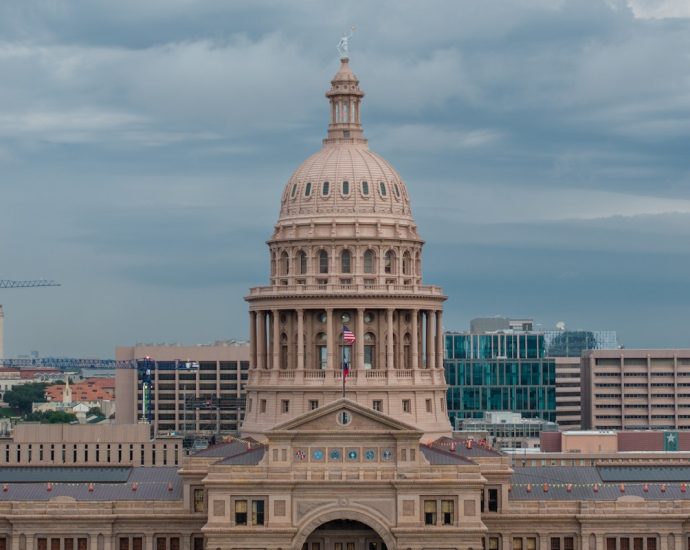 texas-democrats-defy-abbott-deadline—as-republicans-threaten-arrest
