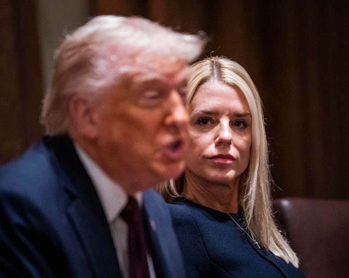 legal-expert-dismisses-pam-bondi’s-obama-grand-jury:-“i’m-not-seeing-anything”