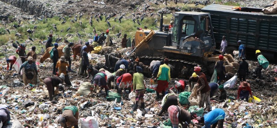 new-global-market-for-“plastic-credits”-threatens-livelihoods-at-kenyan-dump
