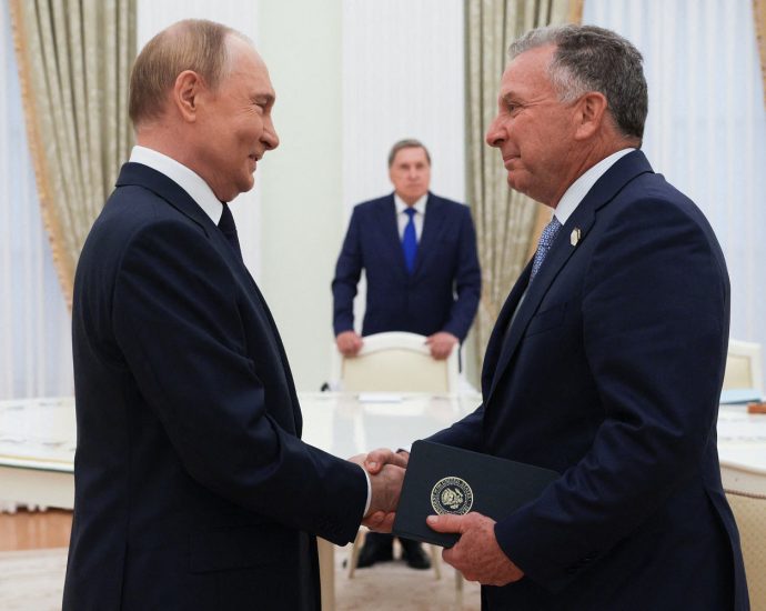 the-traitor’s-envoy-meets-putin-ahead-of-russia-ukraine-peace-deadline